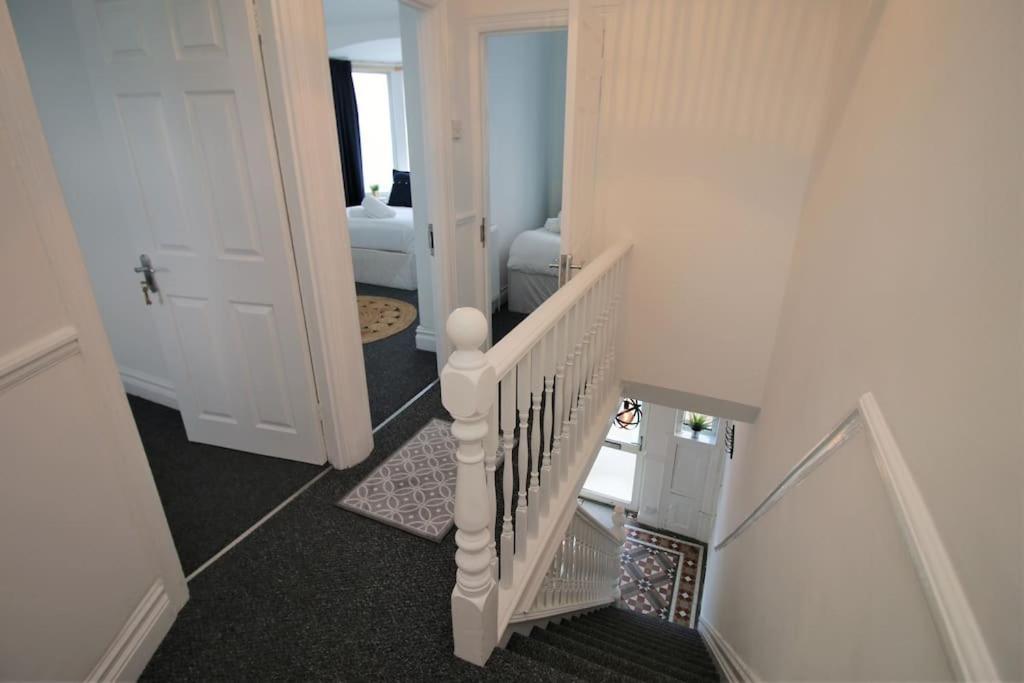 Large Modern House By Property Promise Cardiff Zewnętrze zdjęcie